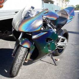 Голографическая база, покрытая перламутром - покраска мотоцикла. Фото 1